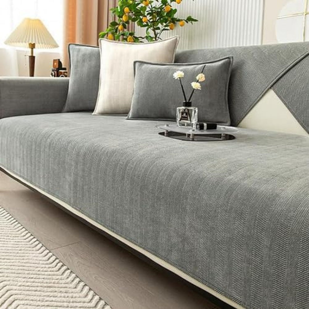 Divano confortevole grigio con ante rivestimento in tessuto