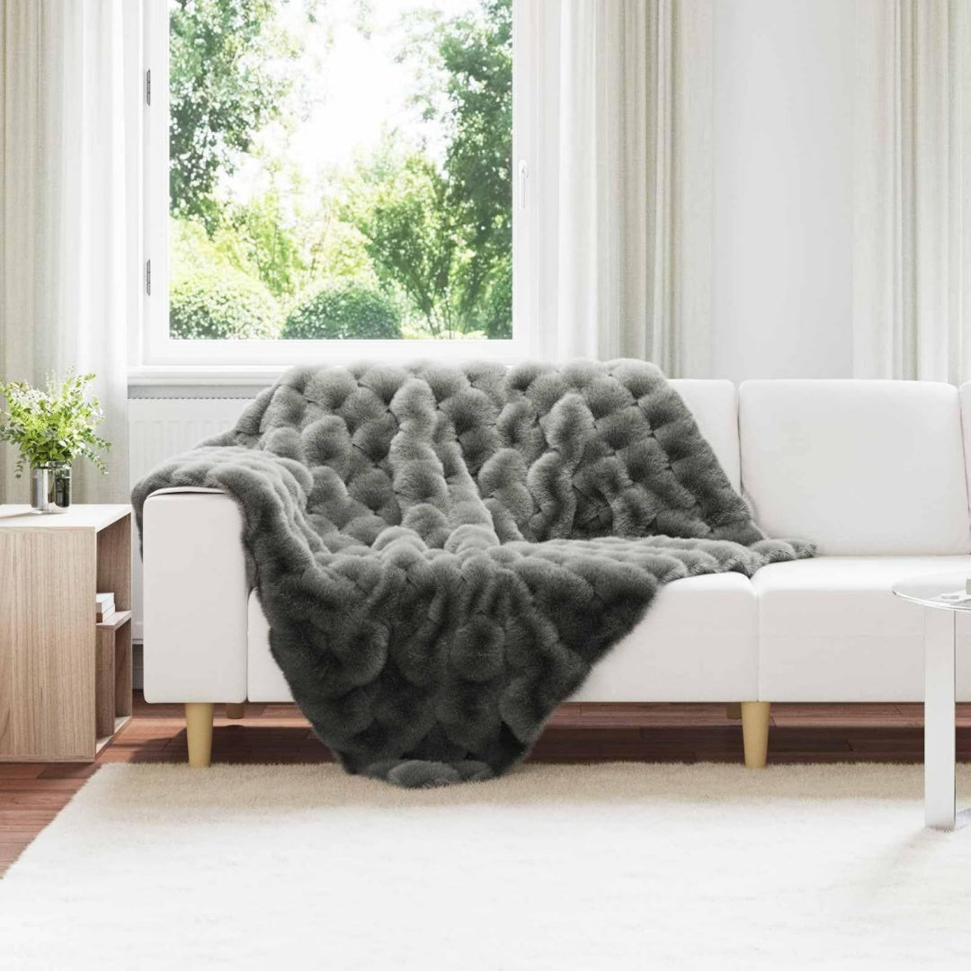 Divano confortevole grigio scuro